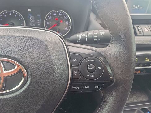 Used 2022 Toyota RAV4 XLE Premium FWD image 20