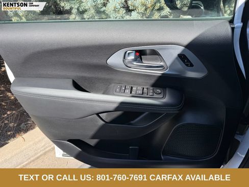 Used 2026 Chrysler Pacifica Limited AWD/4WD image 18