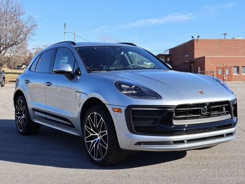 Certified 2026 Porsche Macan Turbo AWD/4WD image 11