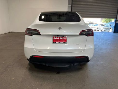 Used 2024 Tesla Model Y Long Range AWD/4WD image 4
