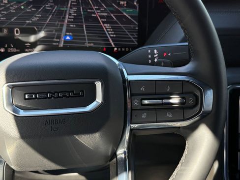 Used 2025 GMC Yukon XL Denali AWD/4WD image 27