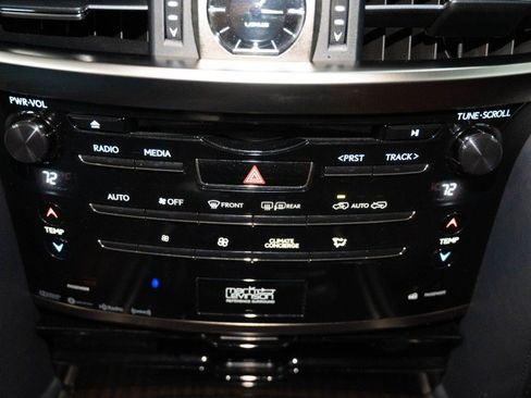 Used 2019 Lexus LX 570 4WD w/ Luxury Package image 25