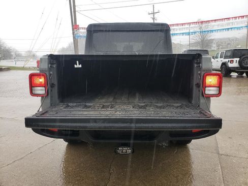 Used 2023 Jeep Gladiator Sport image 5