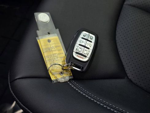 New 2026 Chrysler Pacifica Select image 23