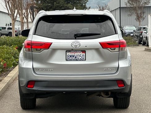 Used 2019 Toyota Highlander SE image 5