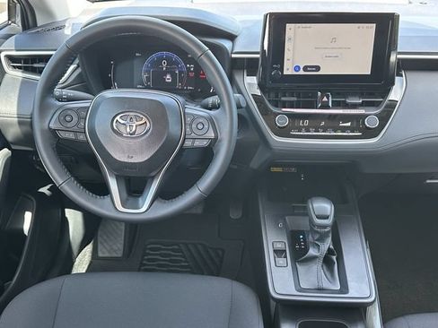 Used 2026 Toyota Corolla Cross LE FWD image 11