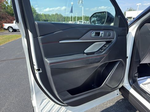 Used 2025 Ford Explorer ST RWD image 10