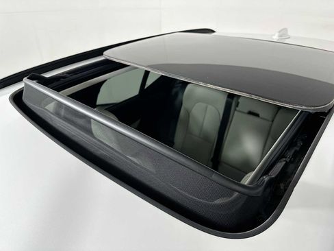 Used 2025 Volvo XC40 B5 Plus w/ Climate Package image 20