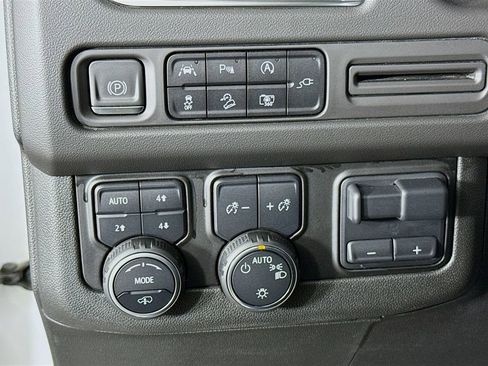 Used 2022 Chevrolet Suburban Z71 w/ Z71 Off-Road Package image 10