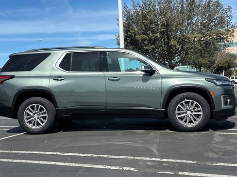 Certified 2023 Chevrolet Traverse LT FWD image 3