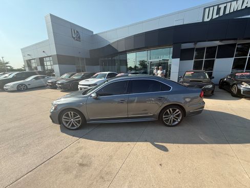 Used 2017 Volkswagen Passat 1.8T R-Line FWD image 3