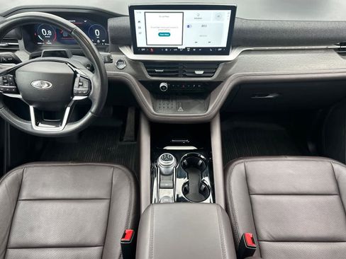 Certified 2025 Ford Explorer Platinum w/ Ultimate Package image 3