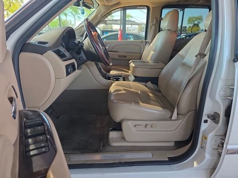 Used 2009 Cadillac Escalade EXT image 12