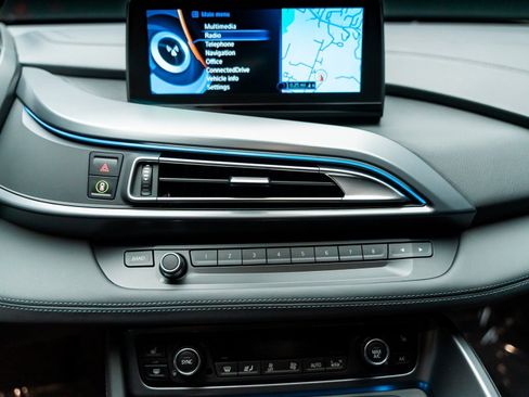 Used 2015 BMW i8 image 45