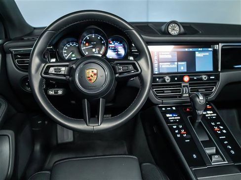 Certified 2026 Porsche Macan AWD/4WD image 19
