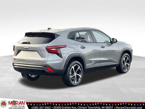 Certified 2024 Chevrolet Trax RS w/ Driver Confidence Package image 5