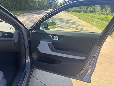 Used 2022 Polestar Polestar 2 w/ Pilot Package image 22