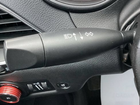 Used 2019 Jeep Cherokee Trailhawk AWD/4WD image 28