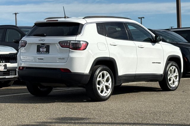 Used 2024 Jeep Compass Latitude AWD/4WD image 5