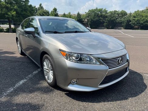 Used 2015 Lexus ES 350 w/ Luxury Package FWD image 6