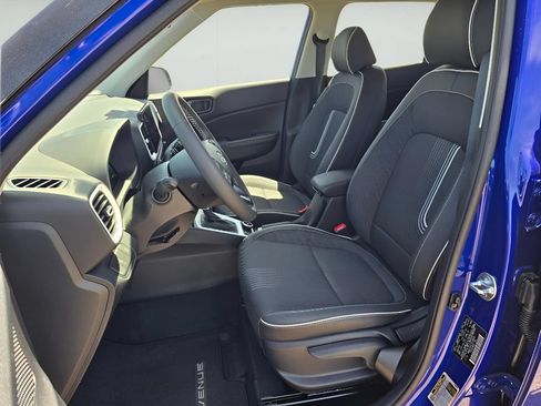 Used 2025 Hyundai Venue Limited FWD image 10