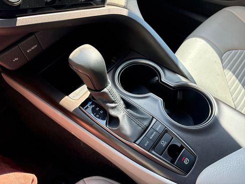 Used 2024 Toyota Camry SE image 18