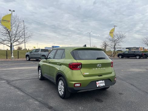 Used 2022 Hyundai Venue SE image 6