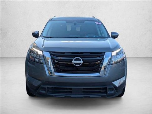 Used 2024 Nissan Pathfinder SV image 2