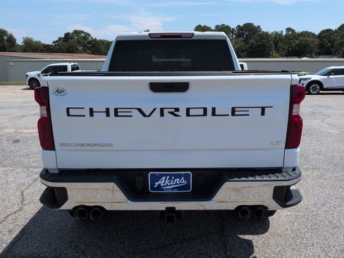 Used 2021 Chevrolet Silverado 1500 LT w/ Z71 Off-Road Package AWD/4WD image 4
