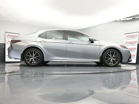 Used 2021 Toyota Camry SE image 36