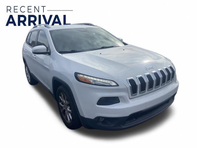 Used 2016 Jeep Cherokee Latitude w/ Safety/Convenience Group FWD image 3