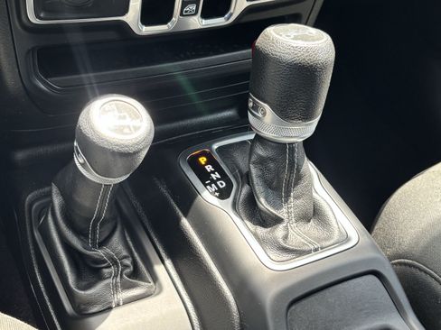 Used 2019 Jeep Wrangler Unlimited Sahara AWD/4WD image 25