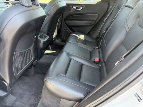 Used 2025 Volvo XC60 B5 Core AWD/4WD image 19