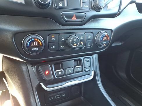 Used 2021 GMC Terrain SLT AWD/4WD image 19