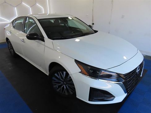 Used 2025 Nissan Altima 2.5 SV image 5