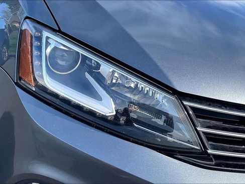 Used 2016 Volkswagen Jetta Sport w/ Lighting Package FWD image 6