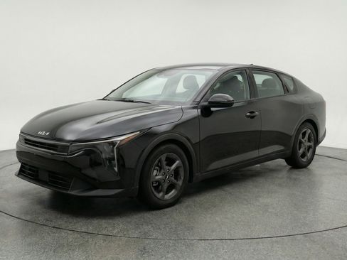 Used 2025 Kia K4 FWD image 3