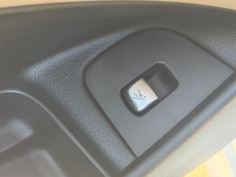 Used 2018 Mercedes-Benz E 300 image 24
