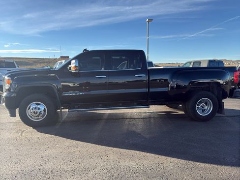 Used 2018 GMC Sierra 3500 Denali image 2