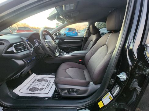 Used 2022 Toyota Camry LE FWD image 16