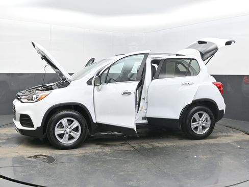 Used 2019 Chevrolet Trax LT w/ LT Convenience Package image 40