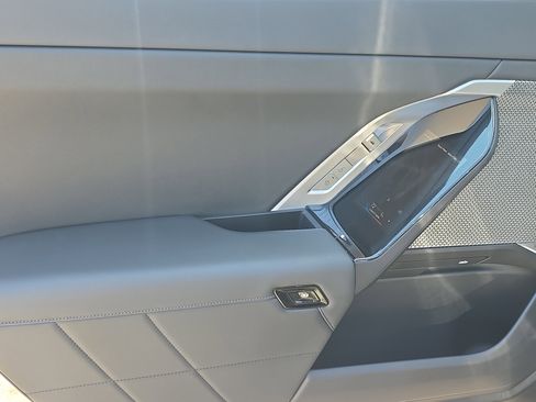 Used 2023 BMW 740i RWD image 13
