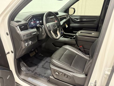Used 2022 GMC Yukon XL Denali image 11