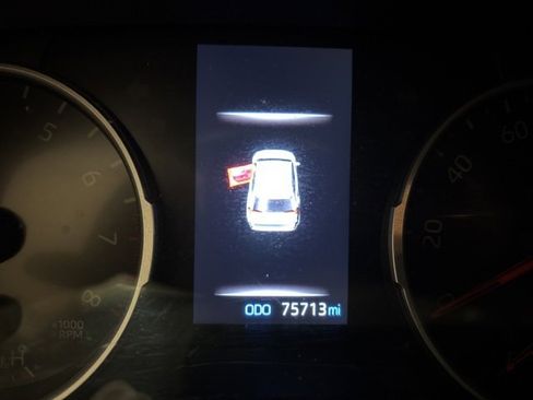 Used 2021 Toyota RAV4 XLE image 10