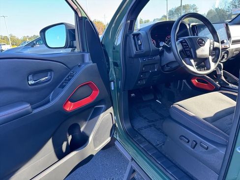 Used 2025 Nissan Frontier Pro-X image 13