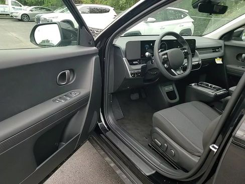 New 2025 Hyundai Ioniq 5 SE image 12