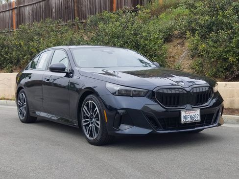 Used 2025 BMW 530i w/ M Sport Package image 2