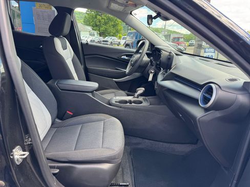 Used 2024 Chevrolet Trax LS FWD image 41