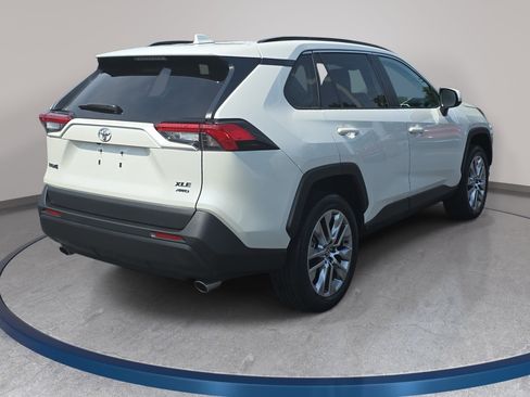 Used 2022 Toyota RAV4 XLE Premium AWD/4WD image 5