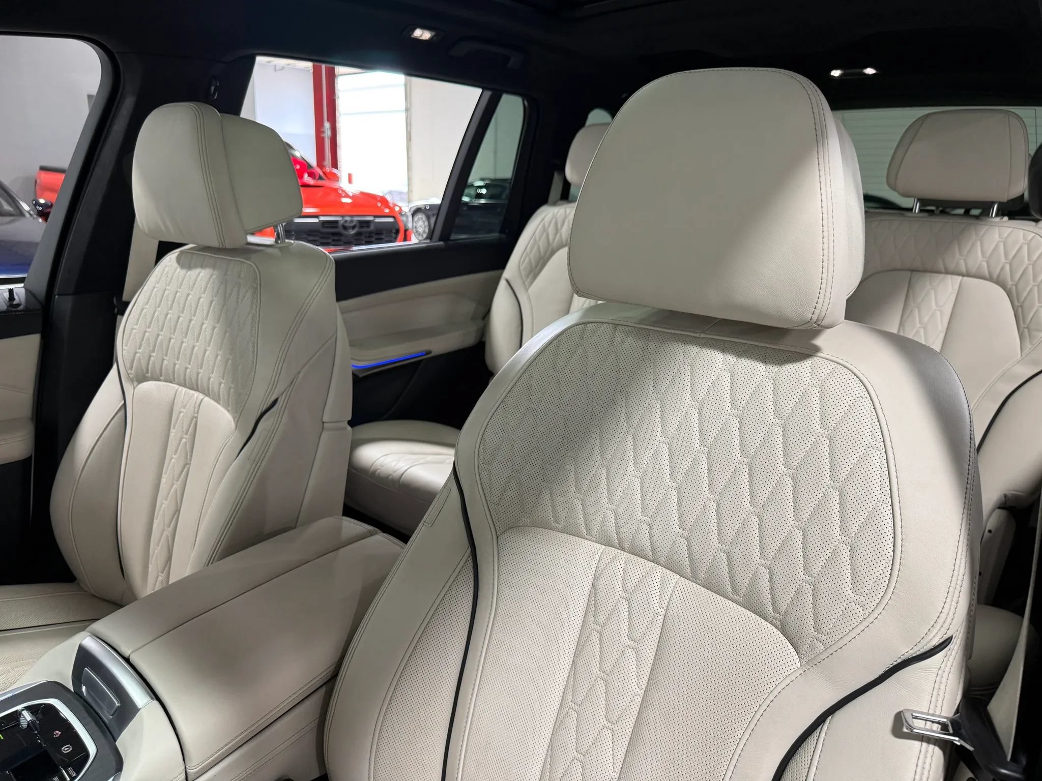 Used 2020 BMW X7 M50i w/ Executive Package AWD/4WD image 18